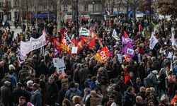Fransa’da sendikalardan 7 Mart’ta emeklilik reformuna karşı grev çağrısı