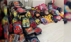 Sağlık çalışanlarından depremzede çocuklara okul çantası