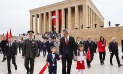 Milli Eğitim Bakanı Özer, çocuklarla birlikte Anıtkabir'de