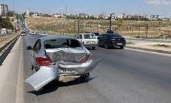 16 araç birbirine girdi: 1’i polis 2 kişi yaralandı
