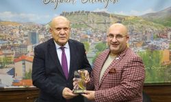 Başkan Pekmezci, Karadeniz’in en iyi il belediye başkanı seçildi