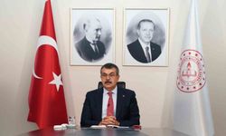 Milli Eğitim Bakanına bir tepki de Deniz Zeyrek'ten: Yusuf Tekin, otur 3!