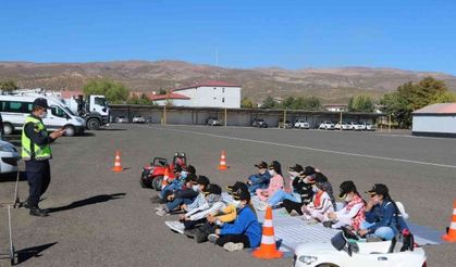 Bingöl’de öğrencilere trafik eğitimi verildi