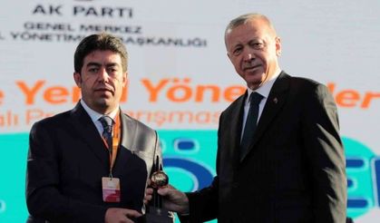 ’Rekortmen’ Başkan, Cumhurbaşkanı Erdoğan’dan ödül aldı