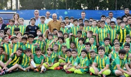 270 öğrencinin katıldığı yaz futbol okulu tamamlandı