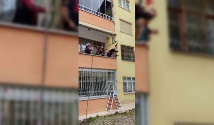 Tokat’ta kafası balkon demirine sıkışan çocuk kurtarıldı