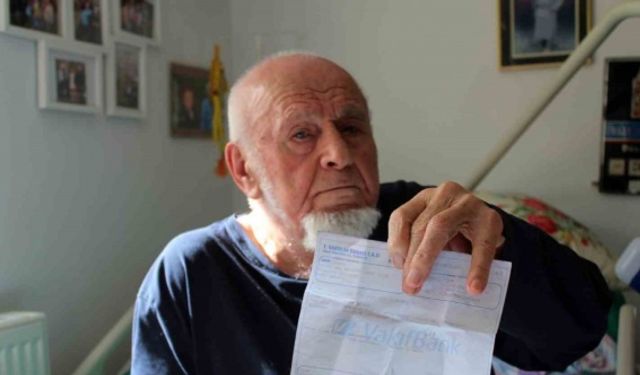 90 yaşındaki emekli madenci, kötü gün birikimini depremzedelere bağışladı