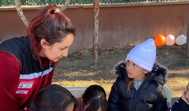 Depremzede çocuklara Muğla’dan giden ekipler psikososyal destek sağlıyor