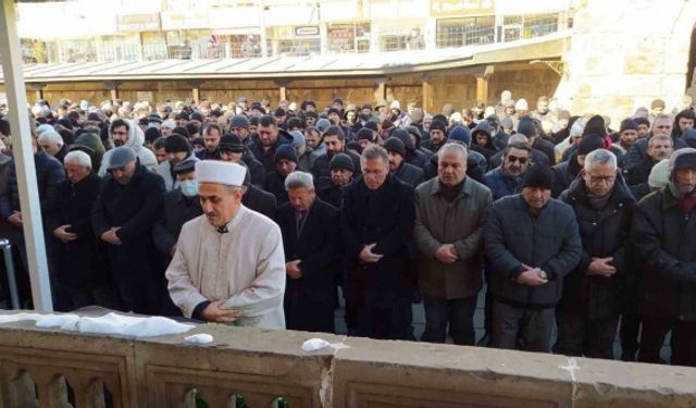 Yozgat’ta depremlerde hayatını kaybedenler için gıyabi cenaze namazı kılındı