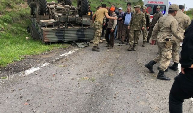 Ardahan'da askeri araç devrildi: 4 yaralı
