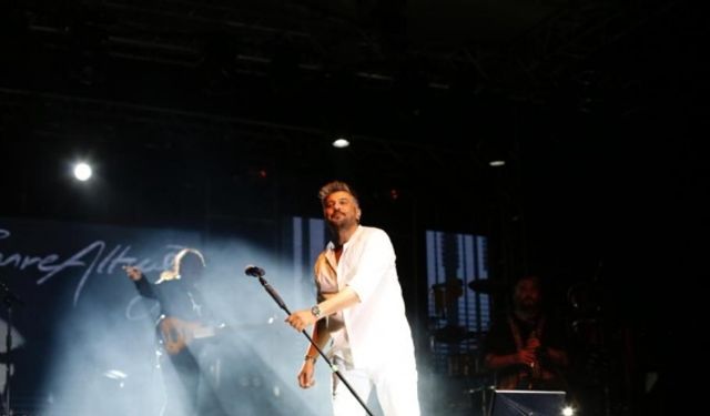 Altınova’da festival coşkusu Emre Altuğ konseriyle zirveye çıktı