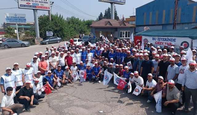 85 gündür grev yapan işçilere Öz Sağlık-İş'ten gıda kolisi desteği