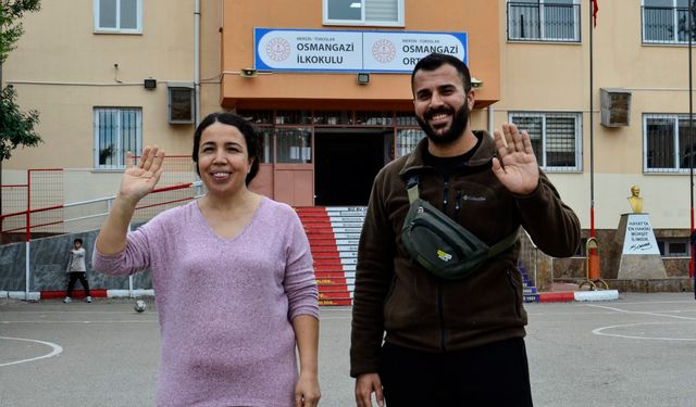 Öğrencisi ile aynı okulda öğretmenlik yapıyor