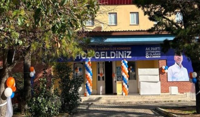 Okul Salonunda  Ak Parti Kongresi Nedeniyle Öğrenciler Tenefüse Çıkamadı