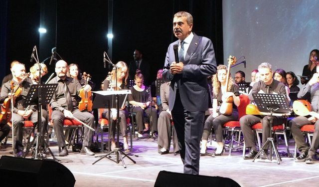 Öğretmenler Orkestra Çalışmasında Okullarda Dersler Boş Geçiyor!