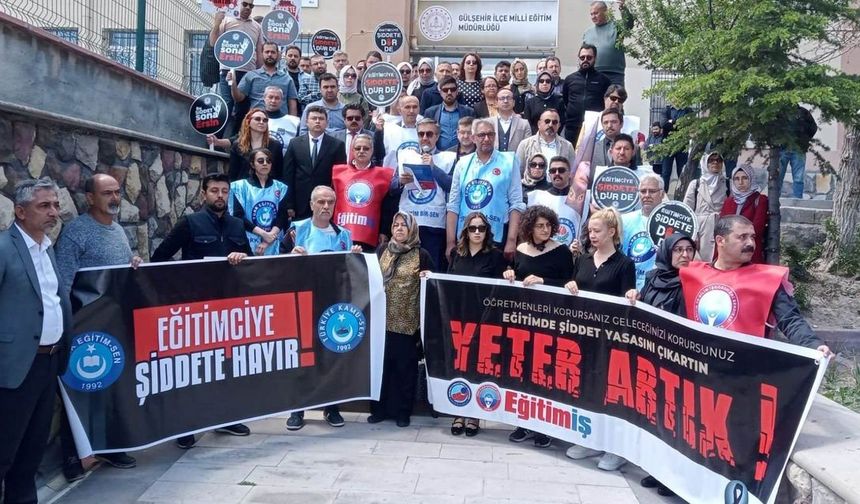 Okulu Basan Veli İki Öğretmeni Darp Etti